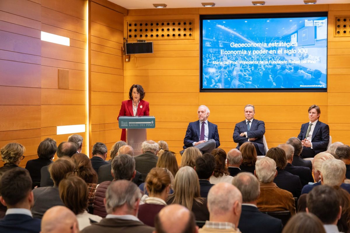 María del Pino realiza la apertura del acto