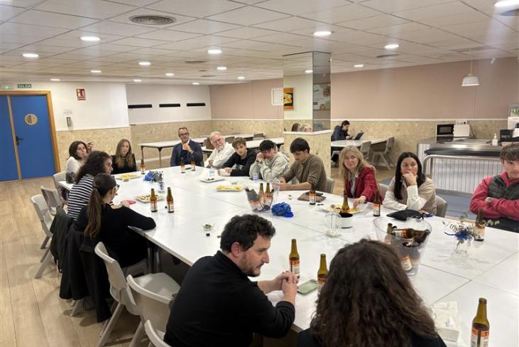 La Responsable de Relaciones Institucionales y Dirección Comercial en IMED Hospitales Valencia y Colón compartió con el alumnado claves reales sobre liderazgo y crecimiento profesional