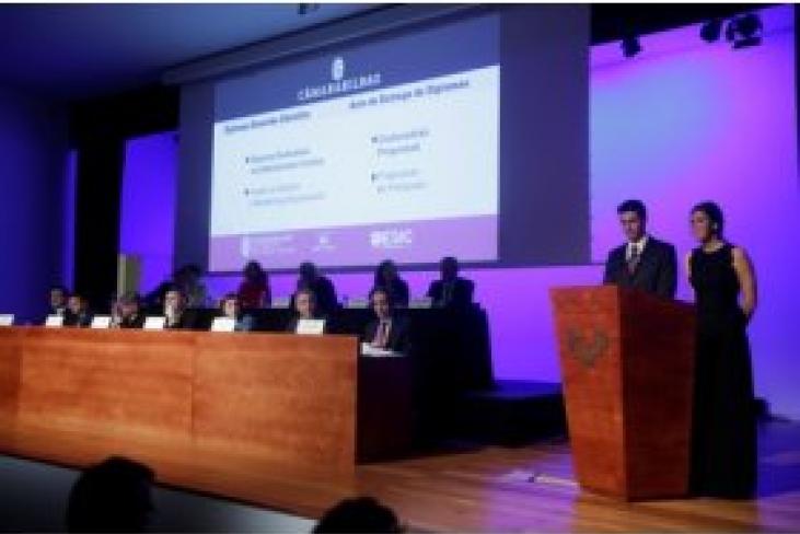 Los únicos activos que tenemos para hacer frente a los retos profesionales son la formación, la mente abierta y el coraje