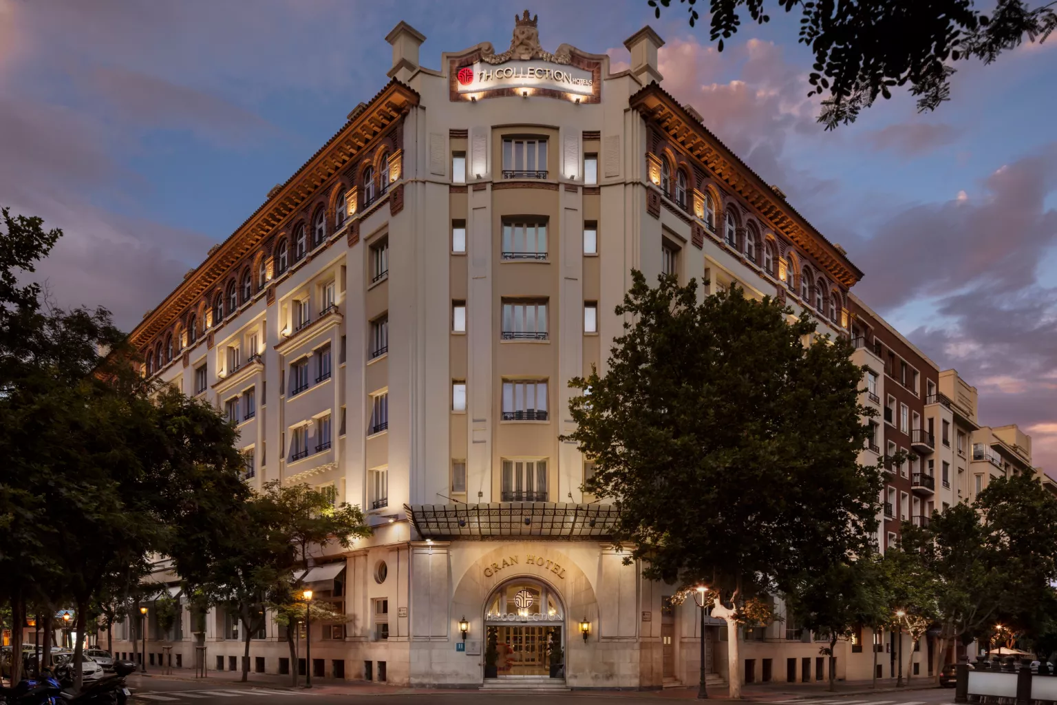 NH_Collection_Gran_Hotel_De_Zaragoza_Facade_Nightlight