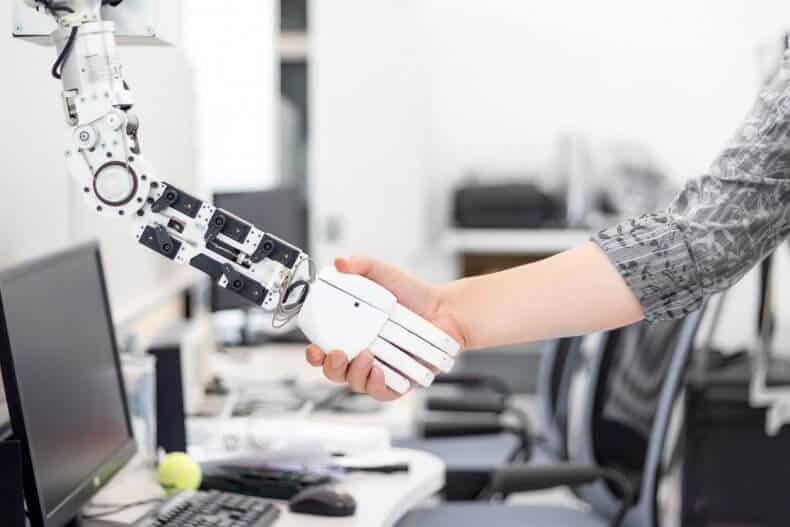 Tecnología en los Contact Center: Coexistencia entre bots y personas Tecnología en los Contact Center: Coexistencia entre bots y personas