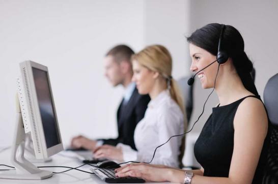 ¿Qué es un call center y qué diferencias tiene con un contact center?