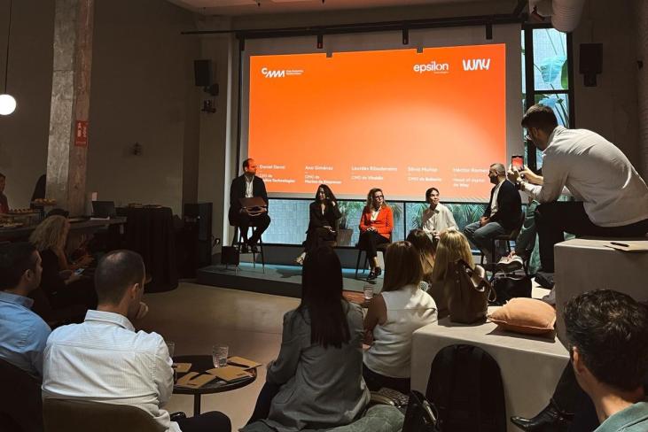 Panel Top-CMO 2025, organizado por el Club de Marketing del Mediterráneo en colaboración con Epsilon Technologies, celebrado en el espacio Fizz Hub de Valencia