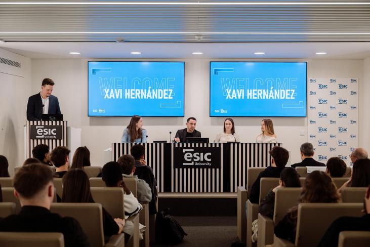 xavi-hernández-inspira-a-la-comunidad-de-esic-barcelona-con-una-sesión-sobre-liderazgo-,-visión-estratégica-e-innovación-en-la-industria-del-deporte