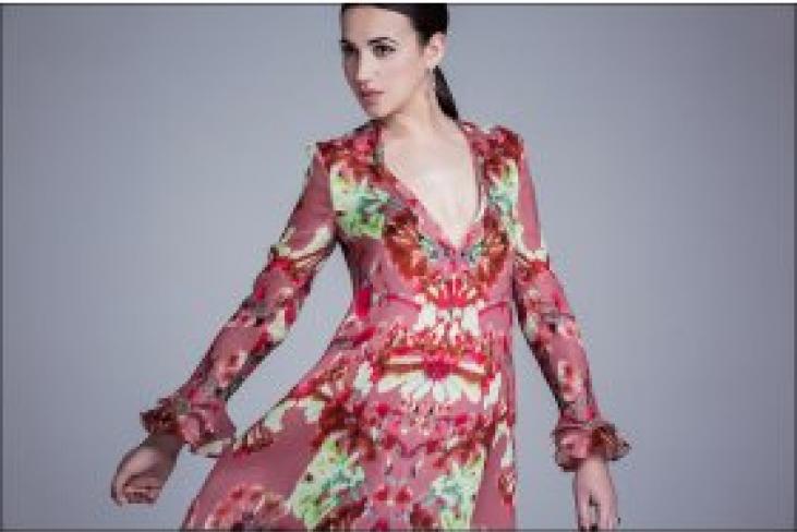 Jorge Vázquez cede un vestido de su colección para la nueva imagen del Máster Internacional en Marketing de Moda y Lujo de ESIC
