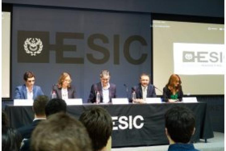 Sevilla - El apadrinamiento en ESIC se consolida como un acto que refuerza los valores de la escuela