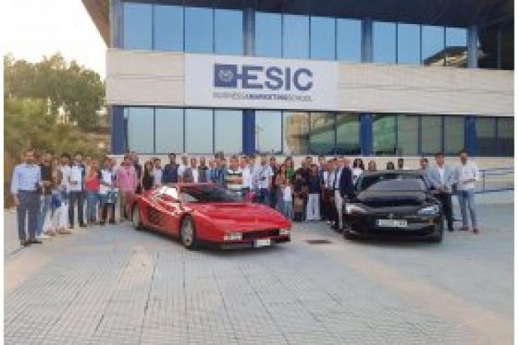 ESIC Málaga se debate entre la tradición y el lujo de Ferrari y la tecnología y la innovación de Tesla