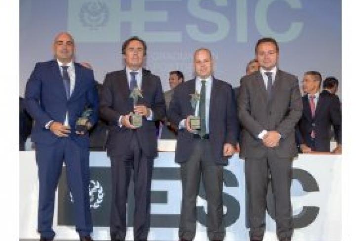 La empresa del presente y del futuro se dan la mano en la entrega de los Premios Aster y la graduación de ESIC Sevilla