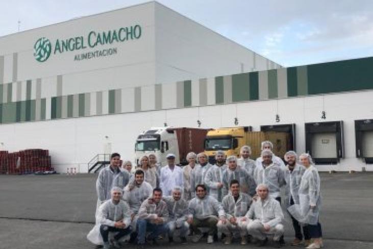 Alumnos de ESIC Sevilla realizan visita a la fábrica de Ángel Camacho Alimentación