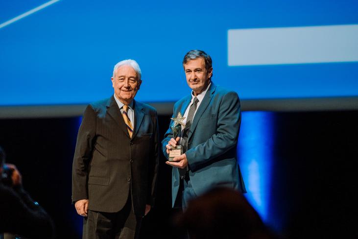 Jordi Juan recoge el Premio Aster de La Vanguardia