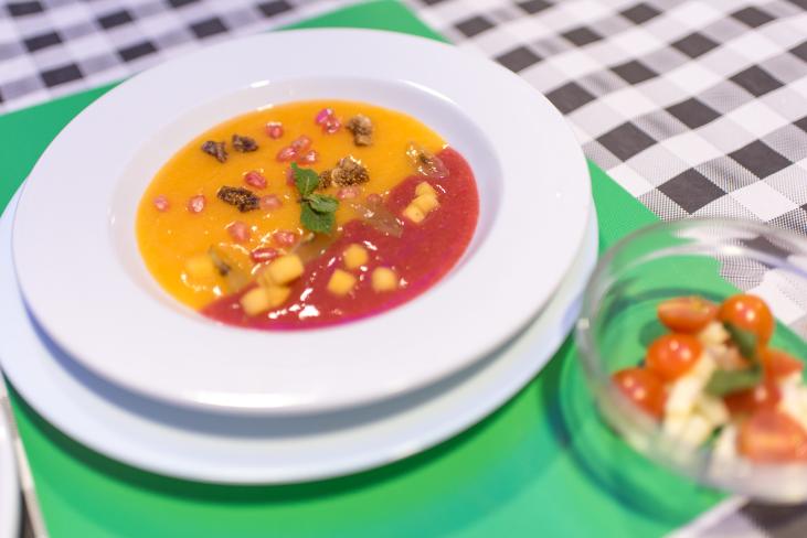 “Plato sostenible elaborado por el alumnado de la Business School de ESIC dentro del reto ToNoChef del Caso Zero, que combina productos frescos y de temporada en una propuesta creativa de desperdicio cero.”