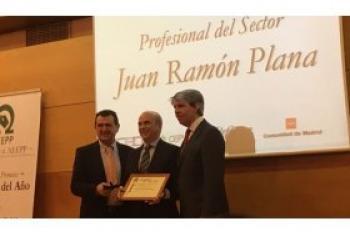 Juan Ramón Plana, premio al "Profesional de la Comunicación del Año" de la AEEPP